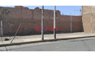 SE VENDE TERRENO URBANO CON UNA EXCELENTE  UBICACION, PUES SE ENCUENTRA  EN UNA ESQUINA DE LA URB. LA RIVERA DE 153.34m2, IDEAL PARA REALIZAR SU PROYE