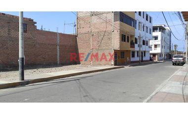 SE VENDE TERRENO URBANO CON UNA EXCELENTE  UBICACION, PUES SE ENCUENTRA  EN UNA ESQUINA DE LA URB. LA RIVERA DE 153.34m2, IDEAL PARA REALIZAR SU PROYE