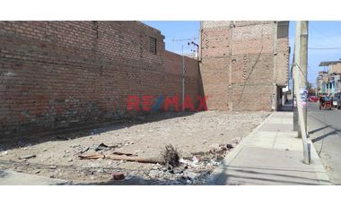 SE VENDE TERRENO URBANO CON UNA EXCELENTE  UBICACION, PUES SE ENCUENTRA  EN UNA ESQUINA DE LA URB. LA RIVERA DE 153.34m2, IDEAL PARA REALIZAR SU PROYE