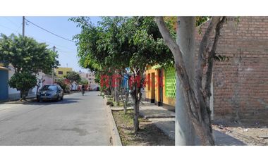 SE VENDE TERRENO URBANO CON UNA EXCELENTE  UBICACION, PUES SE ENCUENTRA  EN UNA ESQUINA DE LA URB. LA RIVERA DE 153.34m2, IDEAL PARA REALIZAR SU PROYE