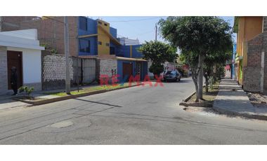 SE VENDE TERRENO URBANO CON UNA EXCELENTE  UBICACION, PUES SE ENCUENTRA  EN UNA ESQUINA DE LA URB. LA RIVERA DE 153.34m2, IDEAL PARA REALIZAR SU PROYE