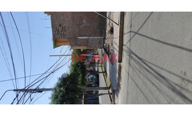 SE VENDE TERRENO URBANO CON UNA EXCELENTE  UBICACION, PUES SE ENCUENTRA  EN UNA ESQUINA DE LA URB. LA RIVERA DE 153.34m2, IDEAL PARA REALIZAR SU PROYE