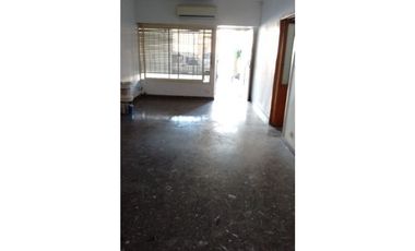 Casa L/P.8x28 mts.3 amb.2 Baños-Garaje-Jardin-Quincho-Terraza