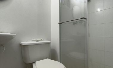 apartamento en arriendo en prados del este. Cod A31649