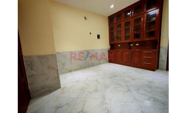 🚨 Casa De Estreno En Av. Loreto – Zona Altamente Comercial