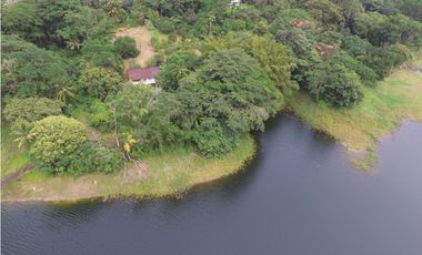 VENTA DE TERRENO A ORILLAS DEL  LAGO ALAJUELA