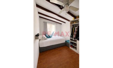 Casa Multifamiliar Con 3 Departamentos Independientes A La Espalda Del Boulevard De Ventanilla