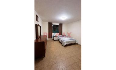 Casa Multifamiliar Con 3 Departamentos Independientes A La Espalda Del Boulevard De Ventanilla
