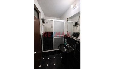 Casa Multifamiliar Con 3 Departamentos Independientes A La Espalda Del Boulevard De Ventanilla