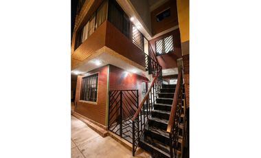 Casa Multifamiliar Con 3 Departamentos Independientes A La Espalda Del Boulevard De Ventanilla