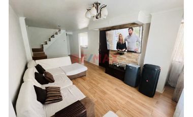 Casa Multifamiliar Con 3 Departamentos Independientes A La Espalda Del Boulevard De Ventanilla