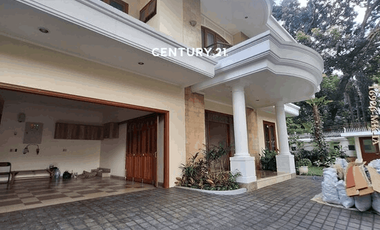 Disewakan Rumah Pondok Indah Lingkungan Asri Ada Kolam Renang