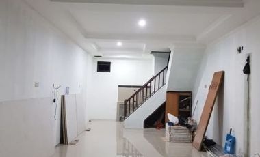 Disewakan Ruko atau Kantor 2 Lantai di Perbatasan Jakarta Timur dan Bintara