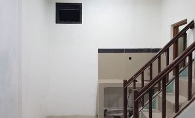 Disewakan Ruko atau Kantor 2 Lantai di Perbatasan Jakarta Timur dan Bintara
