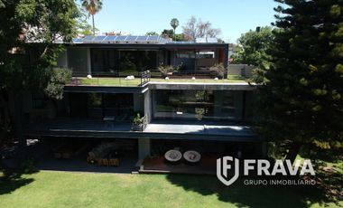 VENTA DE CASA EN FRACCIONAMIENTO JACARANDAS