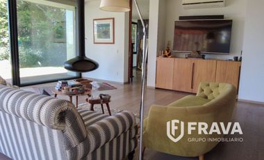 VENTA DE CASA EN FRACCIONAMIENTO JACARANDAS