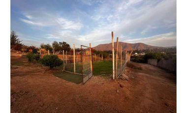 Parcela con hermosa casa principal y cabaña.