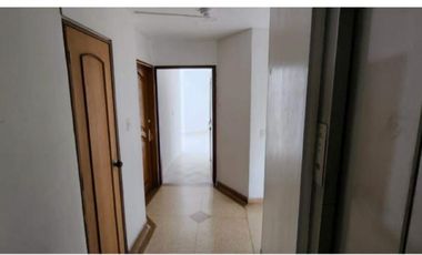 apartamento en venta en edf santa elena. Cod V2125