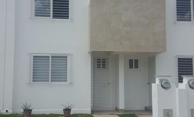 Rento casa Amueblada en Los Encinos El Marques Qro