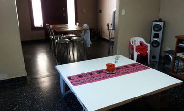 CASA TRES AMBIENTES Y COCHERA