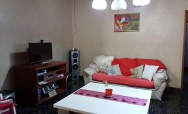 CASA TRES AMBIENTES Y COCHERA