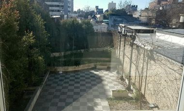 Excelente local comercial Sobre importante avenida.
