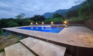 Villa Quinta en venta en Santiago Sierra Vista La Tinaja