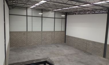 Renta Bodega a un paso de Toyota, Orient Bussines Park.