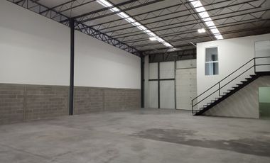 Renta Bodega a un paso de Toyota, Orient Bussines Park.