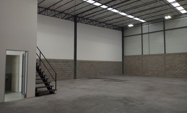 Renta Bodega a un paso de Toyota, Orient Bussines Park.