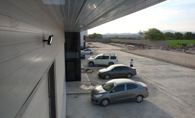 Renta Bodega a un paso de Toyota, Orient Bussines Park.