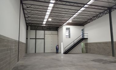 Renta Bodega a un paso de Toyota, Orient Bussines Park.