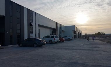 Renta Bodega a un paso de Toyota, Orient Bussines Park.