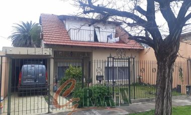Casa + Departamento En Venta  Saldan 1400 Ituzaingo