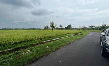 Land on the side of the Sigerongan Lingsar highway