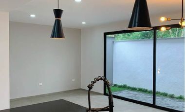 Preciosa Casa con Estilo Industrial Moderno en Fraccionamiento Privado