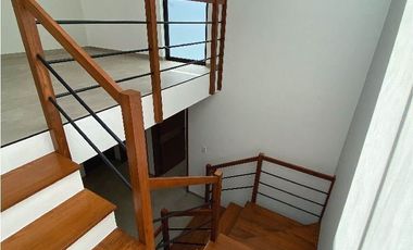 Preciosa Casa con Estilo Industrial Moderno en Fraccionamiento Privado