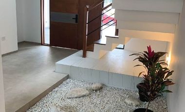 Preciosa Casa con Estilo Industrial Moderno en Fraccionamiento Privado