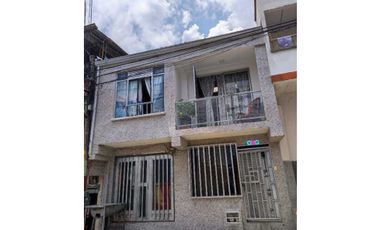 Venta de Casa con 4 Apartamentos Indep. en San Nicolás - Pereira