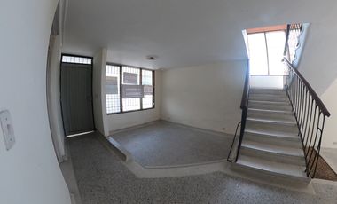 COD. 633 - SE ARRIENDA CASA COMERCIAL - BARRIO: SAN CARLOS