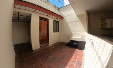 COD. 633 - SE ARRIENDA CASA COMERCIAL - BARRIO: SAN CARLOS