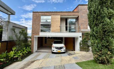 casa en arriendo en loma del atravesado. Cod A777002