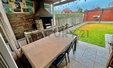 SE VENDE ESPECTACULAR CASA EN SANTA ELENA DE CHICUREO