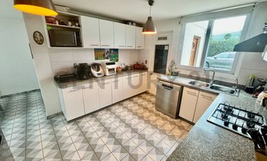 SE VENDE ESPECTACULAR CASA EN SANTA ELENA DE CHICUREO