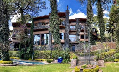 Renta Casa de Piedra en del Bosque Cuernavaca - R152