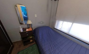 Casa en Venta en Banfield con otra casa en el fondo