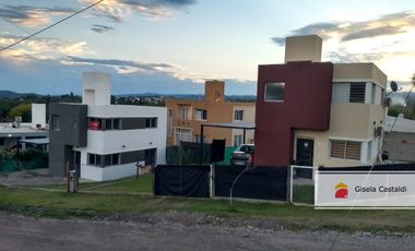Villa Allende Dúplex en venta de 2 dormitorios c/ cochera Apto crédito