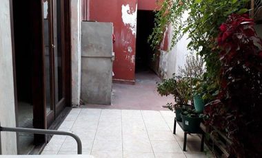 PROPIEDAD EN BLOCK: LOCAL CON VIVIENDA Y DEPTO EN ITALIA  Y ALBERTI