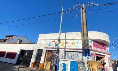 PROPIEDAD EN BLOCK: LOCAL CON VIVIENDA Y DEPTO EN ITALIA  Y ALBERTI