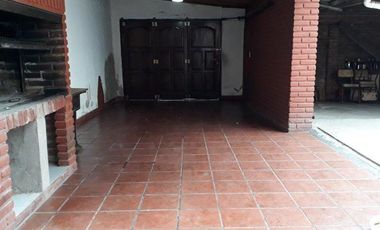 PROPIEDAD EN BLOCK: LOCAL CON VIVIENDA Y DEPTO EN ITALIA  Y ALBERTI